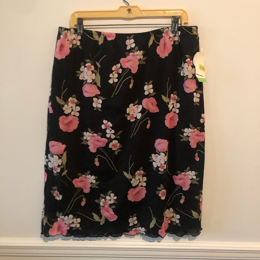 Notches Woman Floral Print Skirt